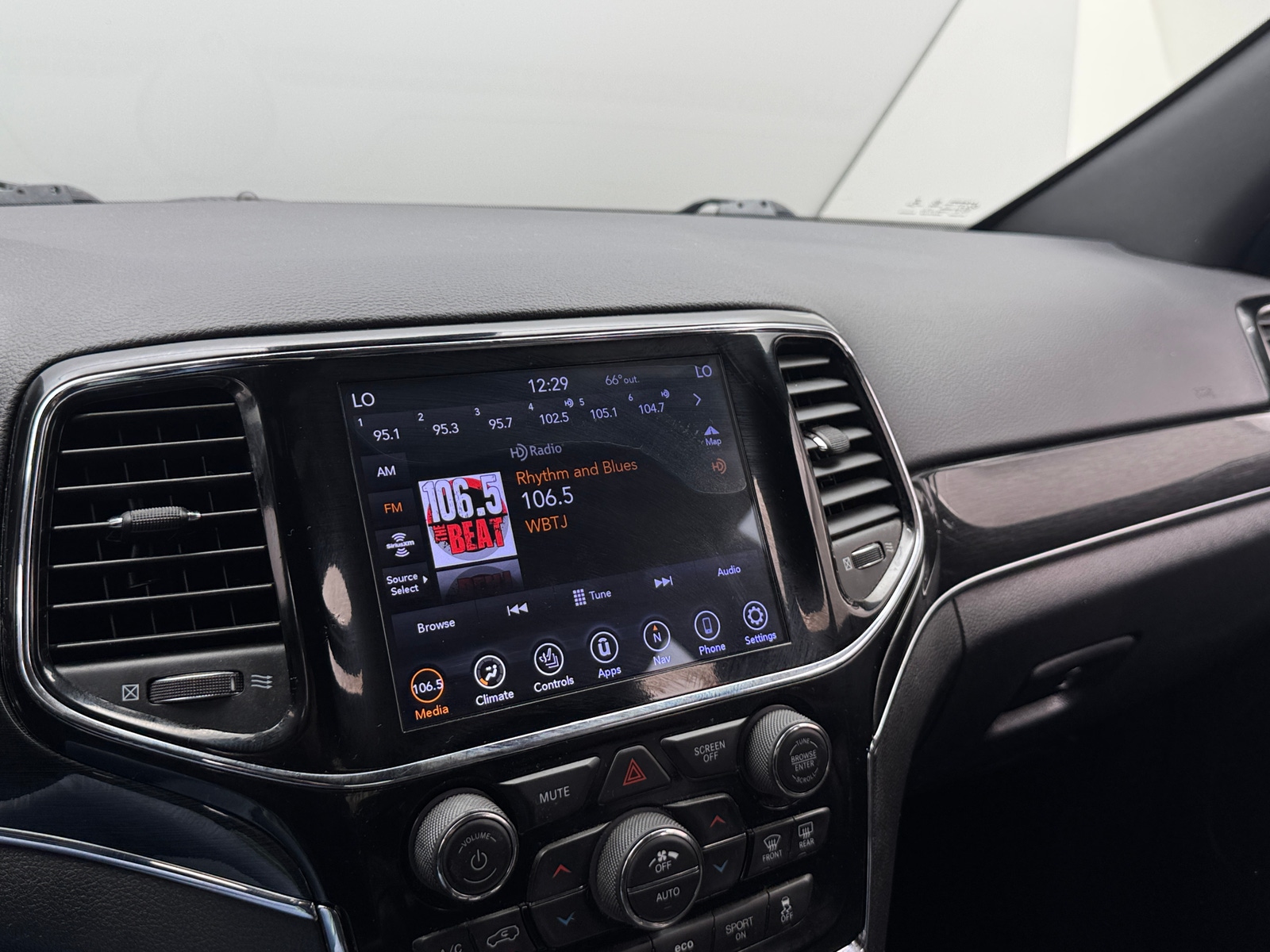 Thumbnail: 2021 Jeep Grand Cherokee - 3