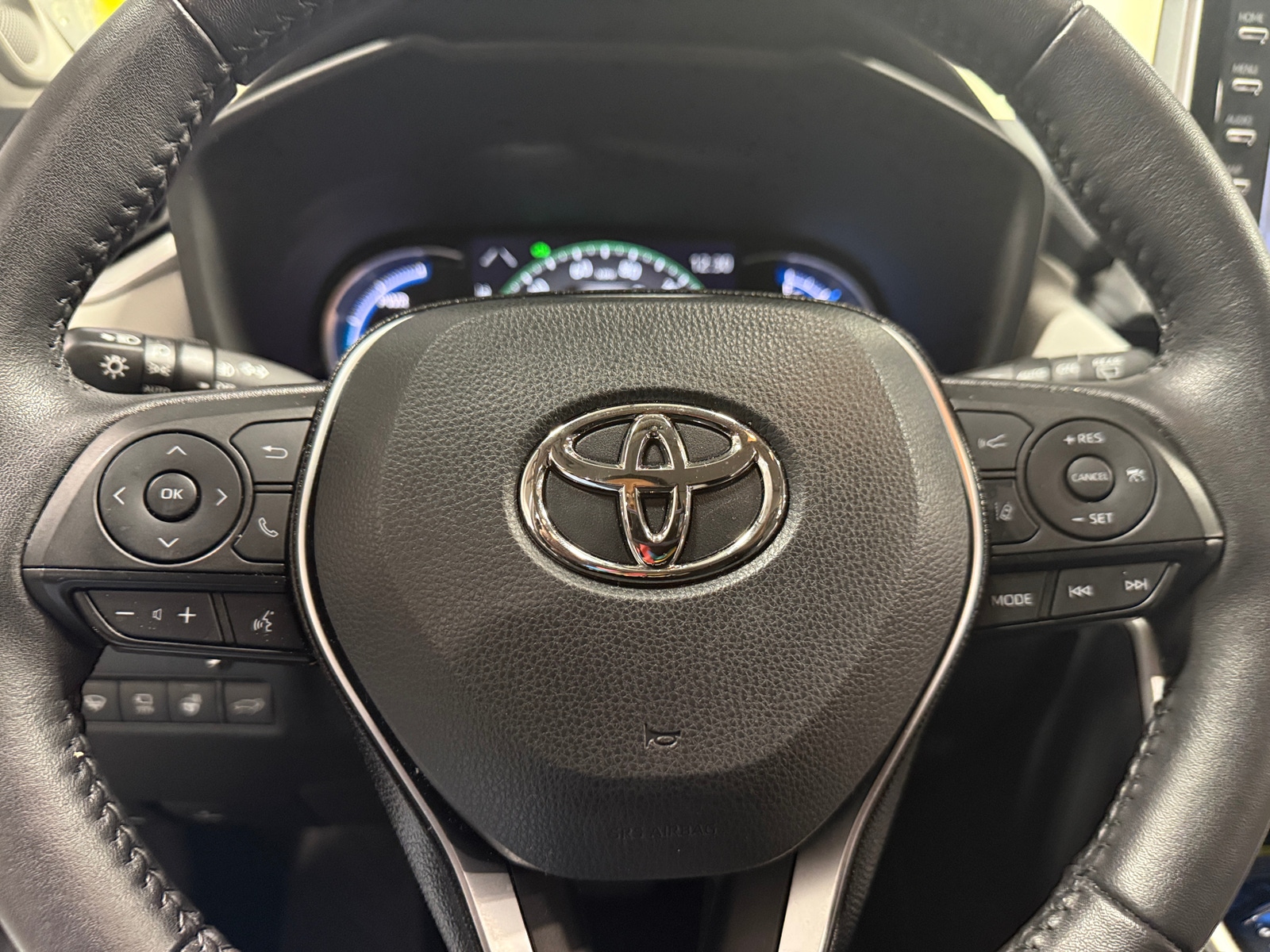 Thumbnail: 2021 Toyota RAV4 - 4