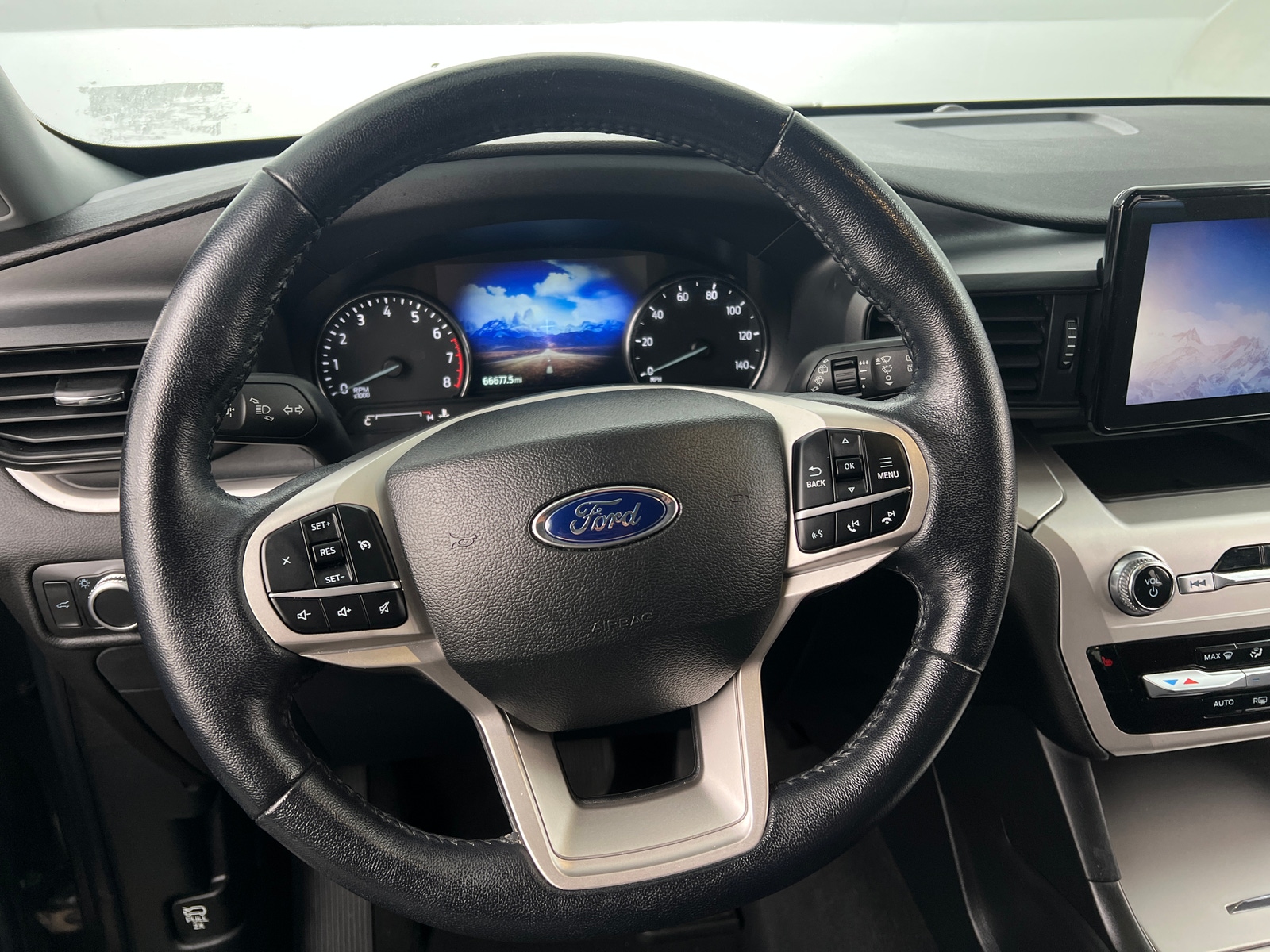 Thumbnail: 2022 Ford Explorer - 5