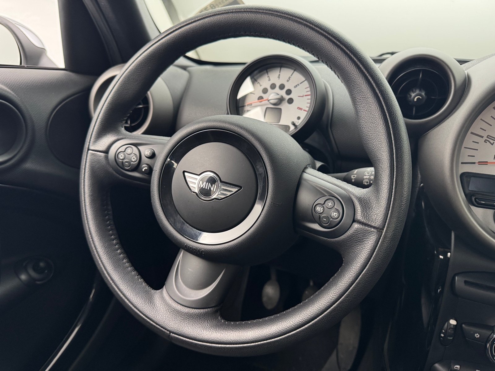 Thumbnail: 2012 MINI Cooper Countryman - 4