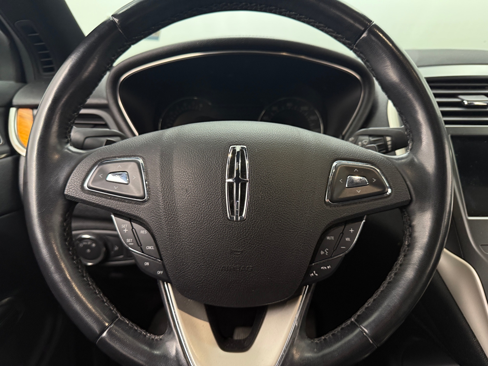 Thumbnail: 2017 Lincoln MKC - 4