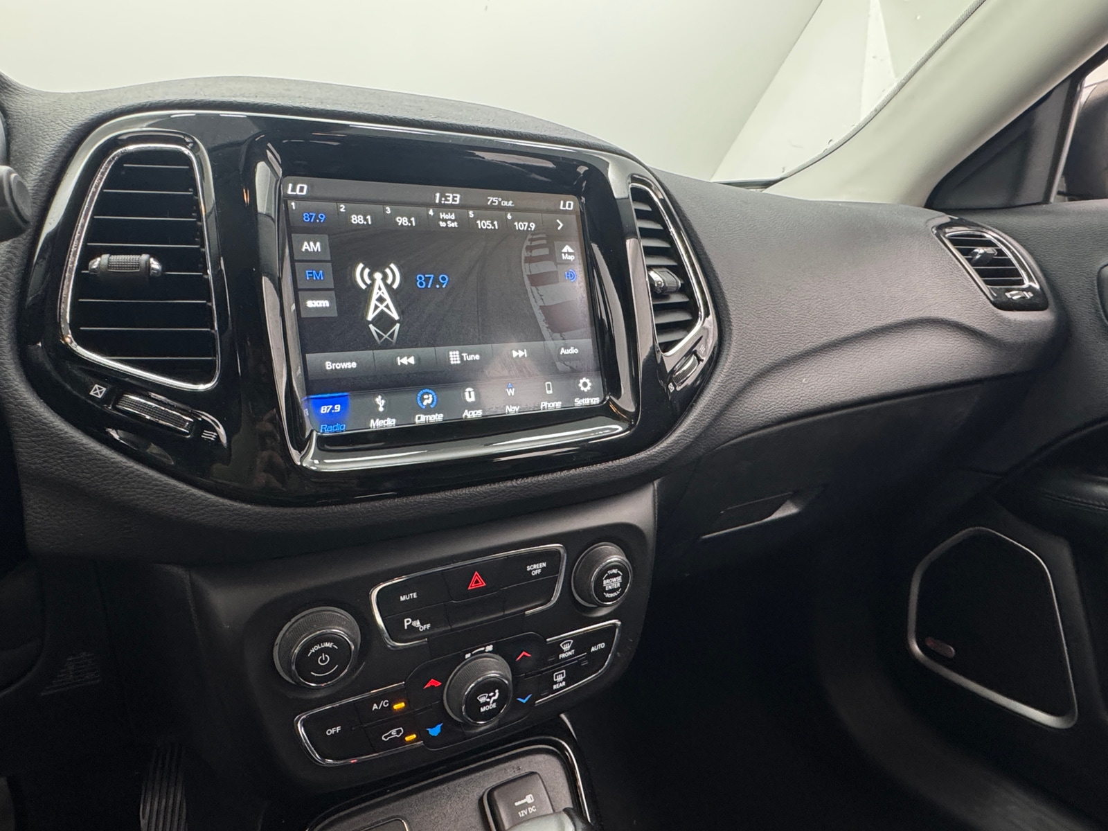 Thumbnail: 2019 Jeep Compass - 4