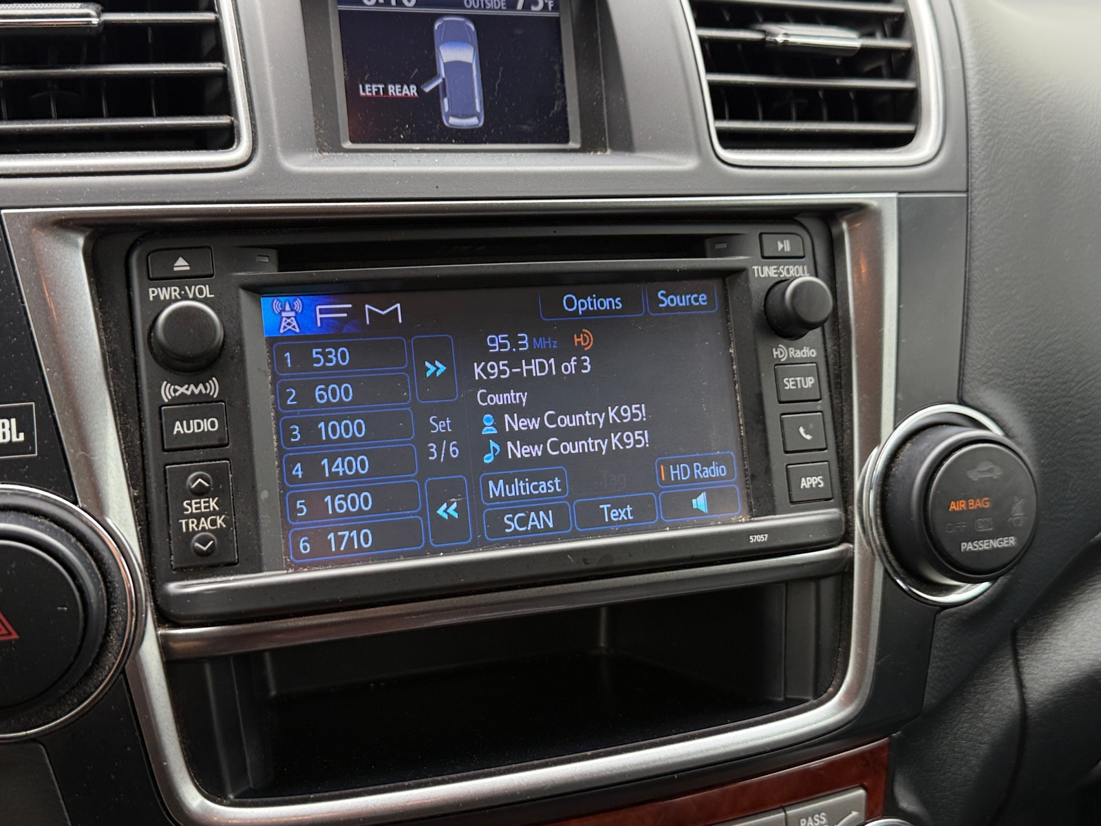 Thumbnail: 2013 Toyota Highlander - 3