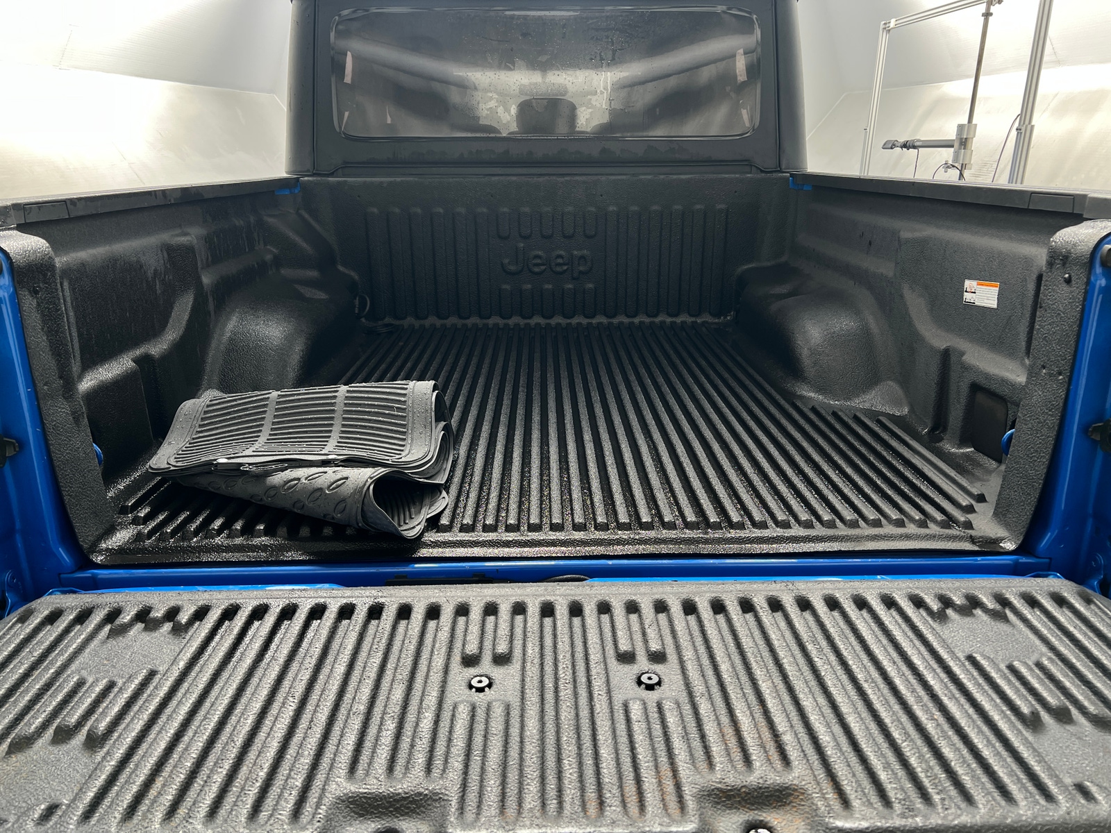 Thumbnail: 2023 Jeep Gladiator - 7