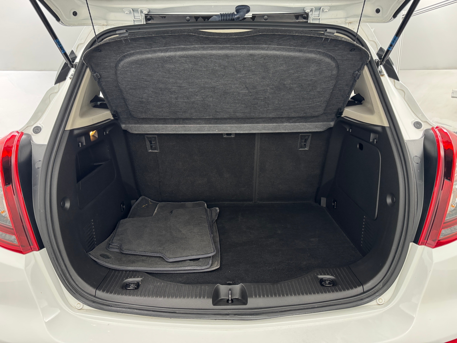Thumbnail: 2021 Buick Encore - 6