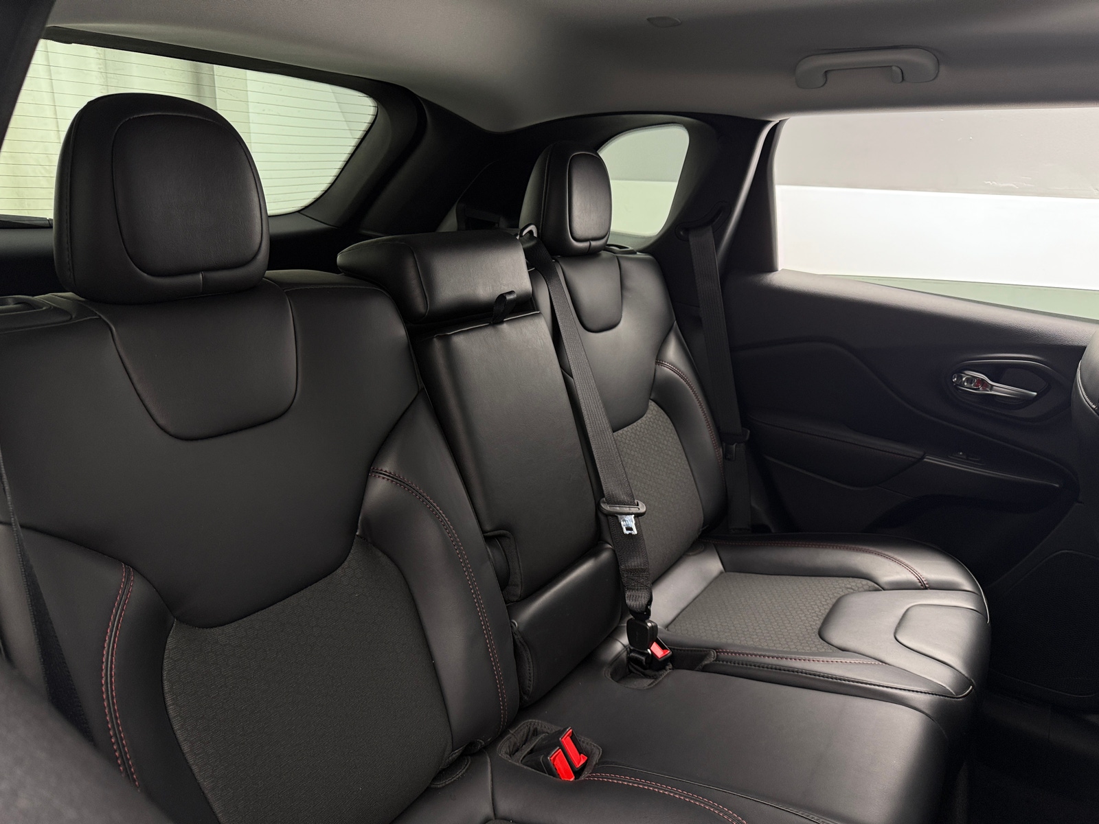 Thumbnail: 2020 Jeep Cherokee - 6
