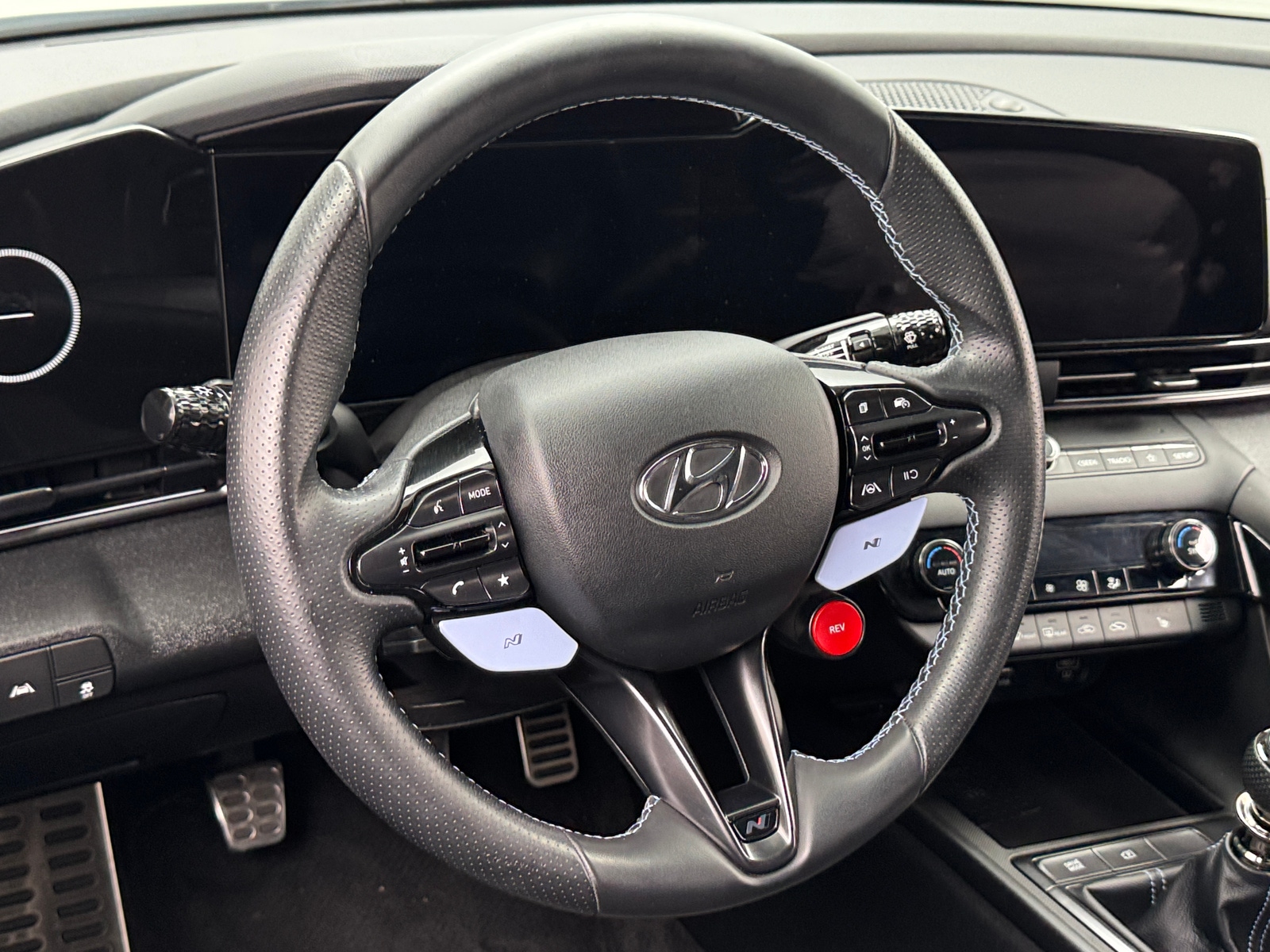 Thumbnail: 2023 Hyundai Elantra - 4