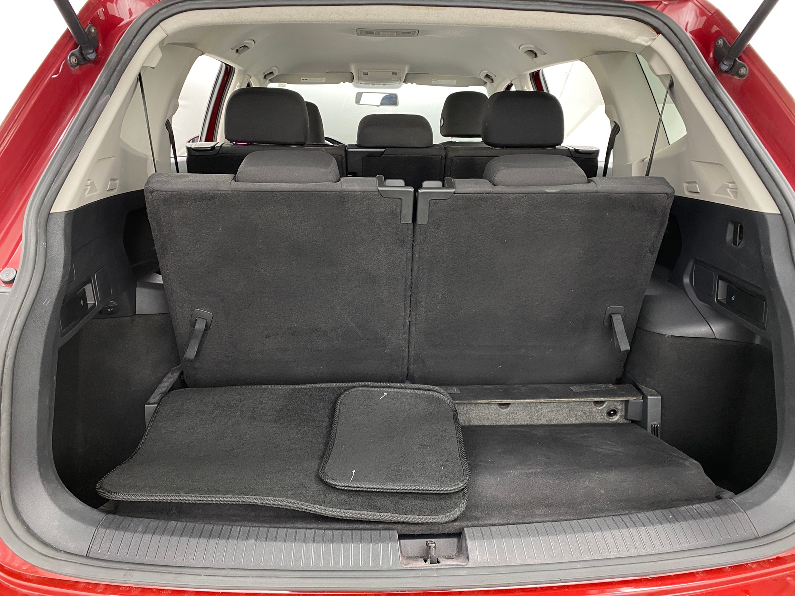 Thumbnail: 2018 Volkswagen Tiguan - 7