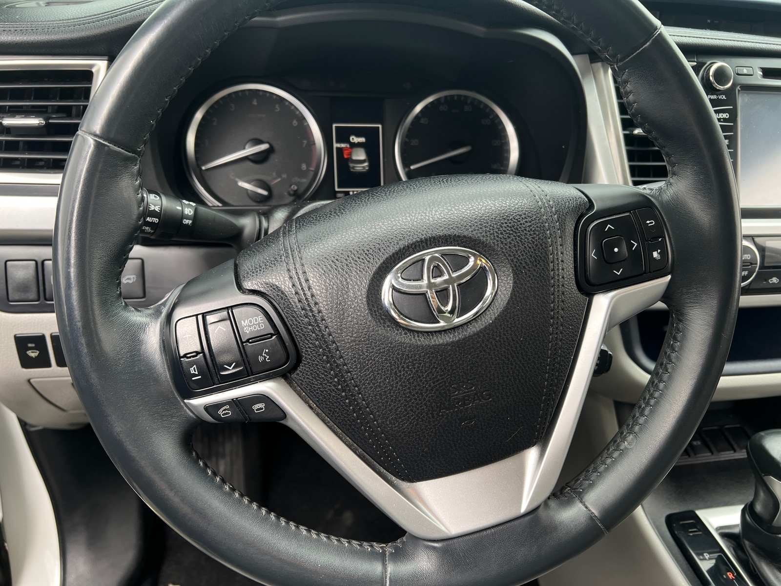 Thumbnail: 2016 Toyota Highlander - 4
