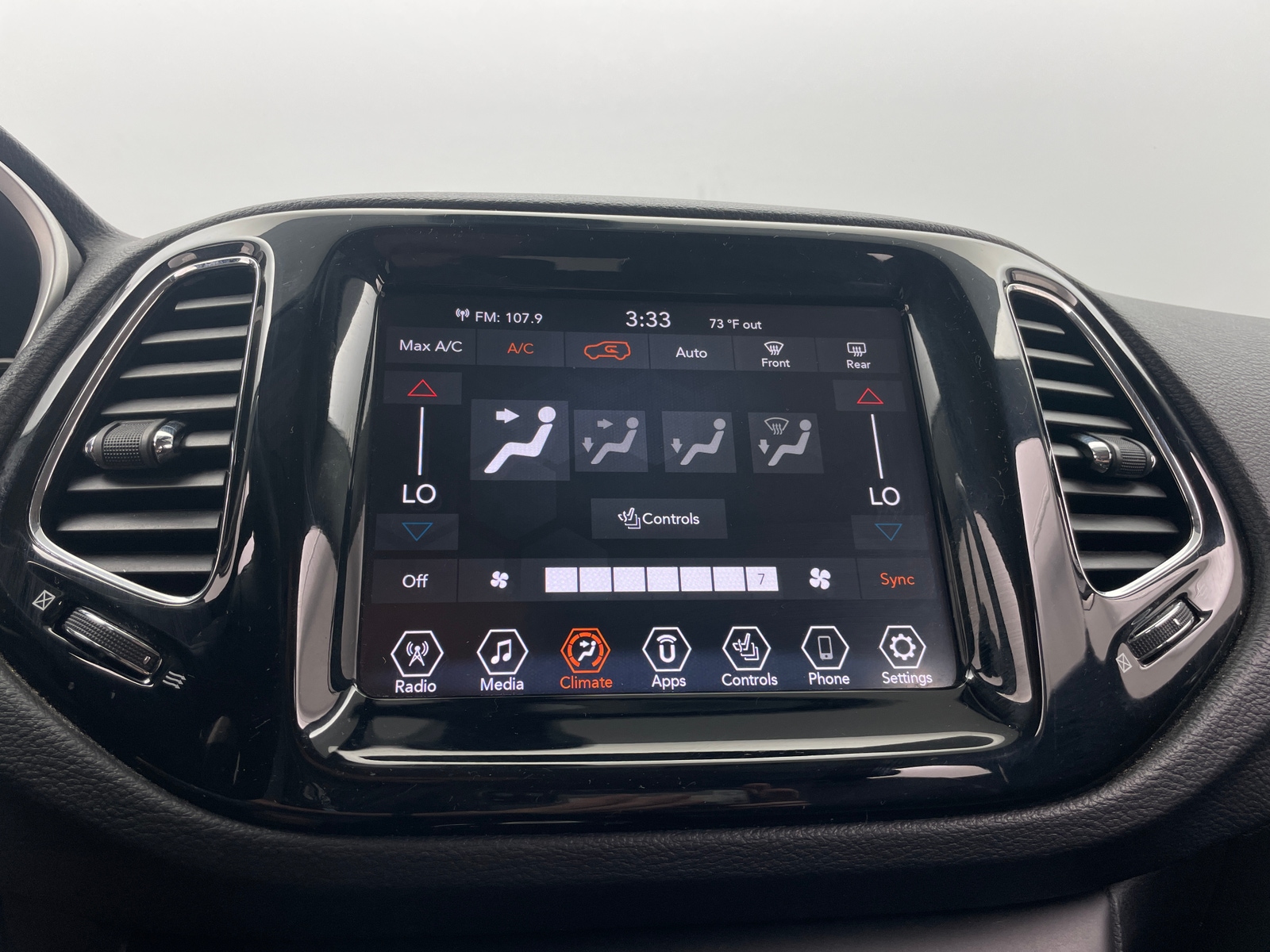 Thumbnail: 2019 Jeep Compass - 3