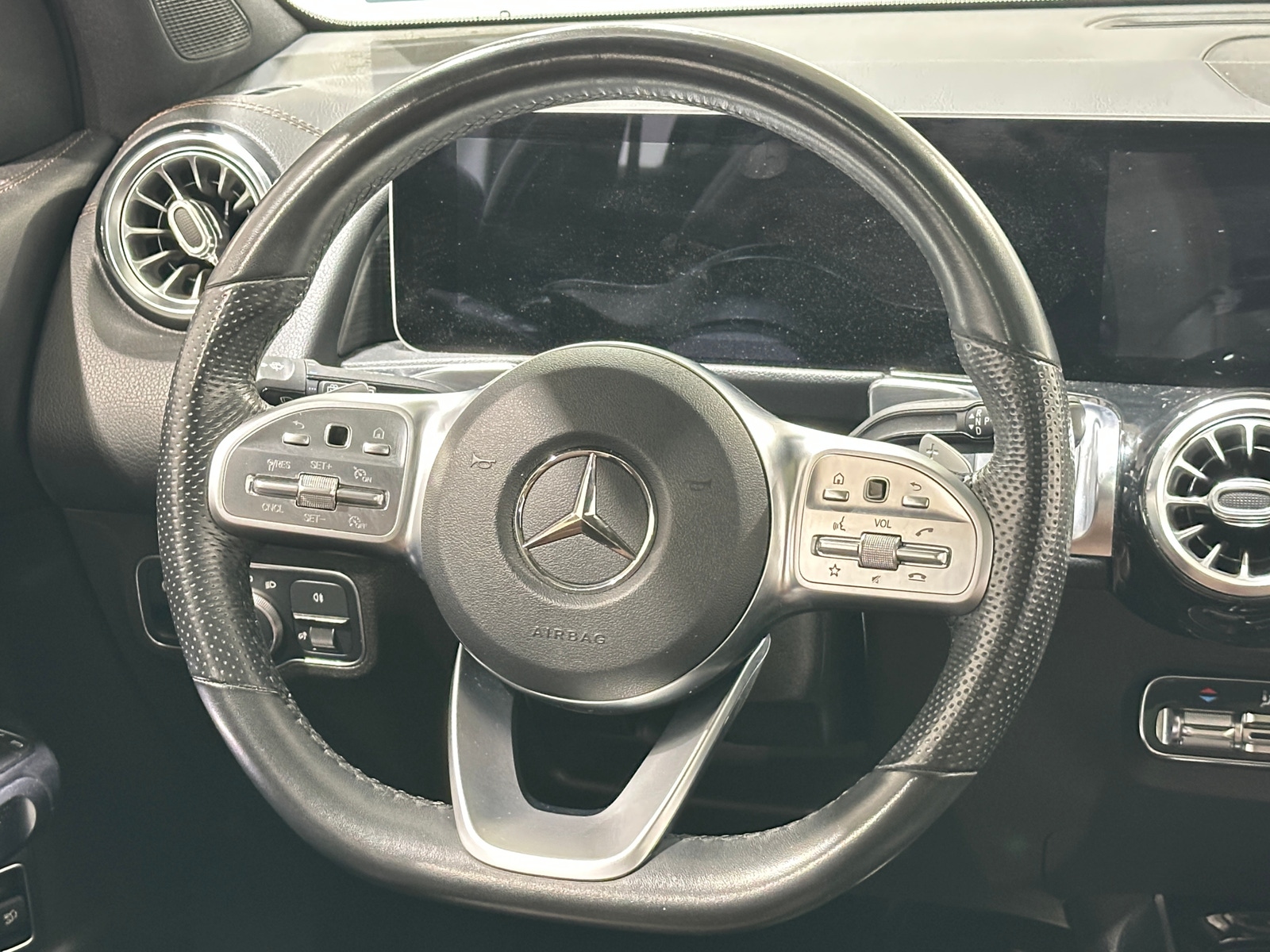 Thumbnail: 2020 Mercedes-Benz GLB - 4