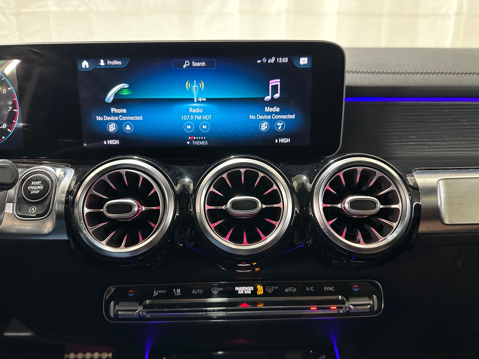 Thumbnail: 2020 Mercedes-Benz GLB - 3