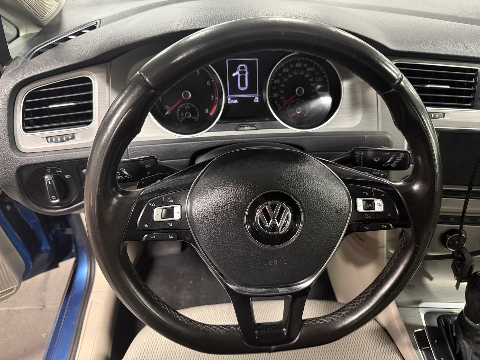 Thumbnail: 2017 Volkswagen e-Golf - 5