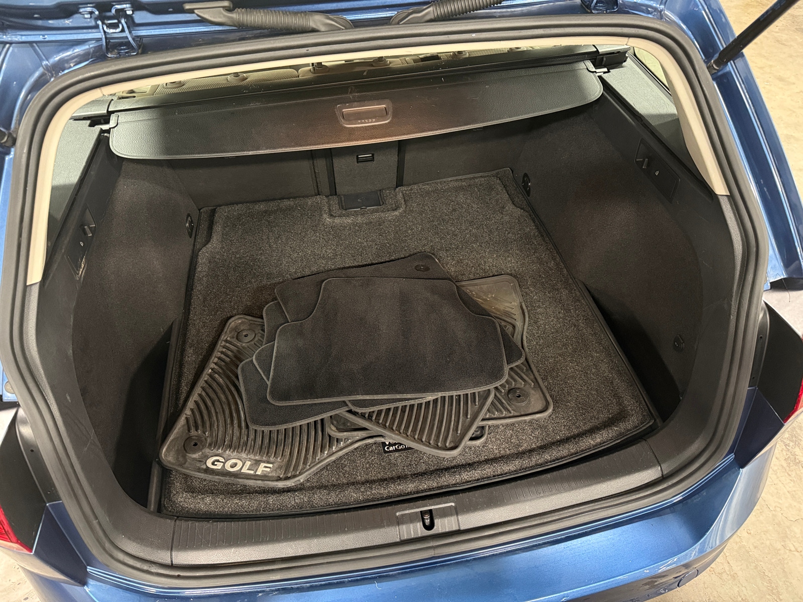 Thumbnail: 2017 Volkswagen e-Golf - 7