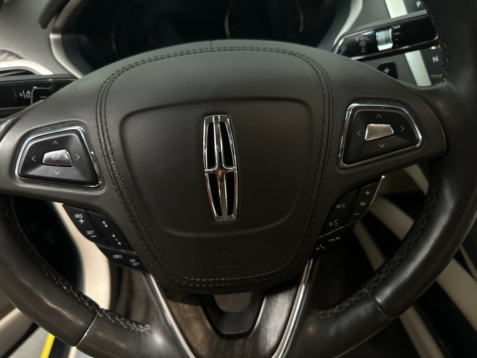Thumbnail: 2018 Lincoln MKZ - 4