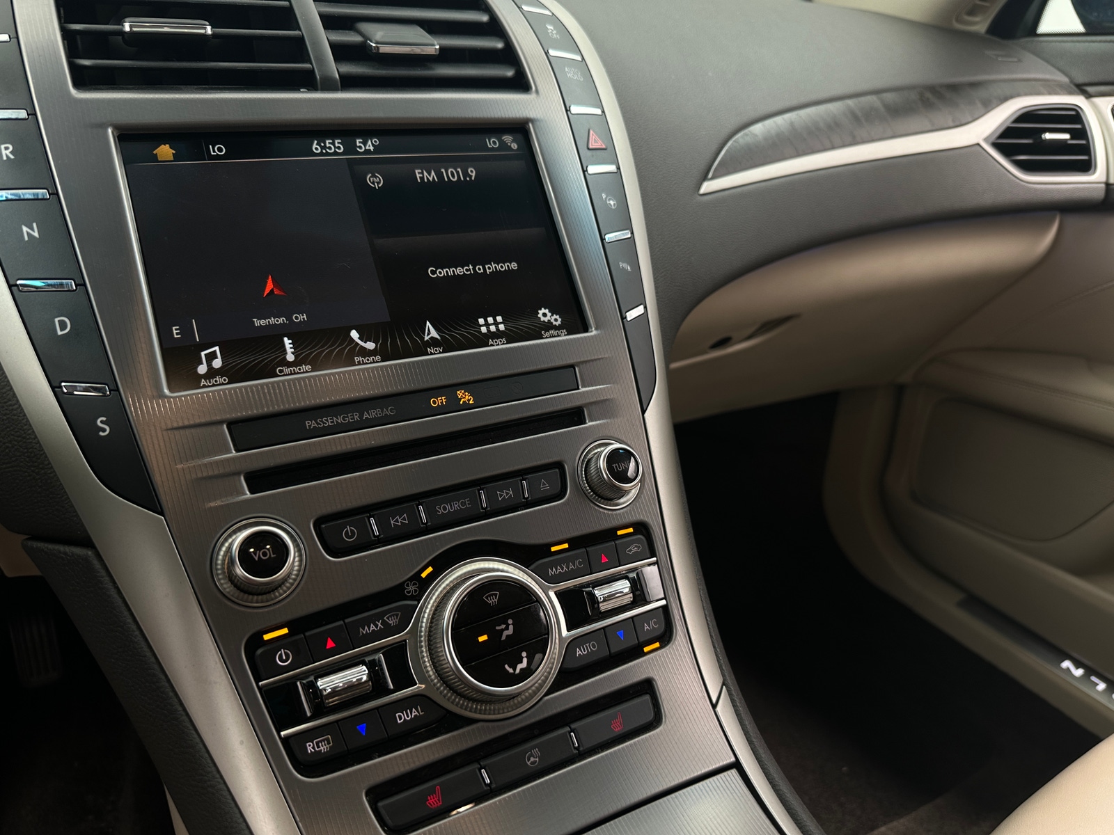 Thumbnail: 2018 Lincoln MKZ - 3