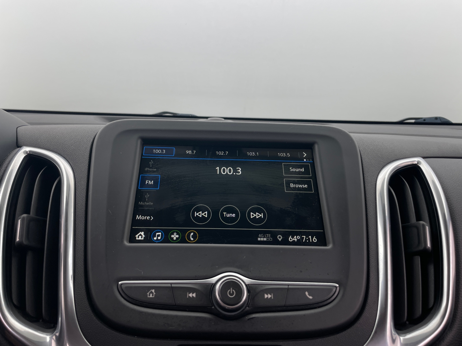 Thumbnail: 2019 Chevrolet Equinox - 4