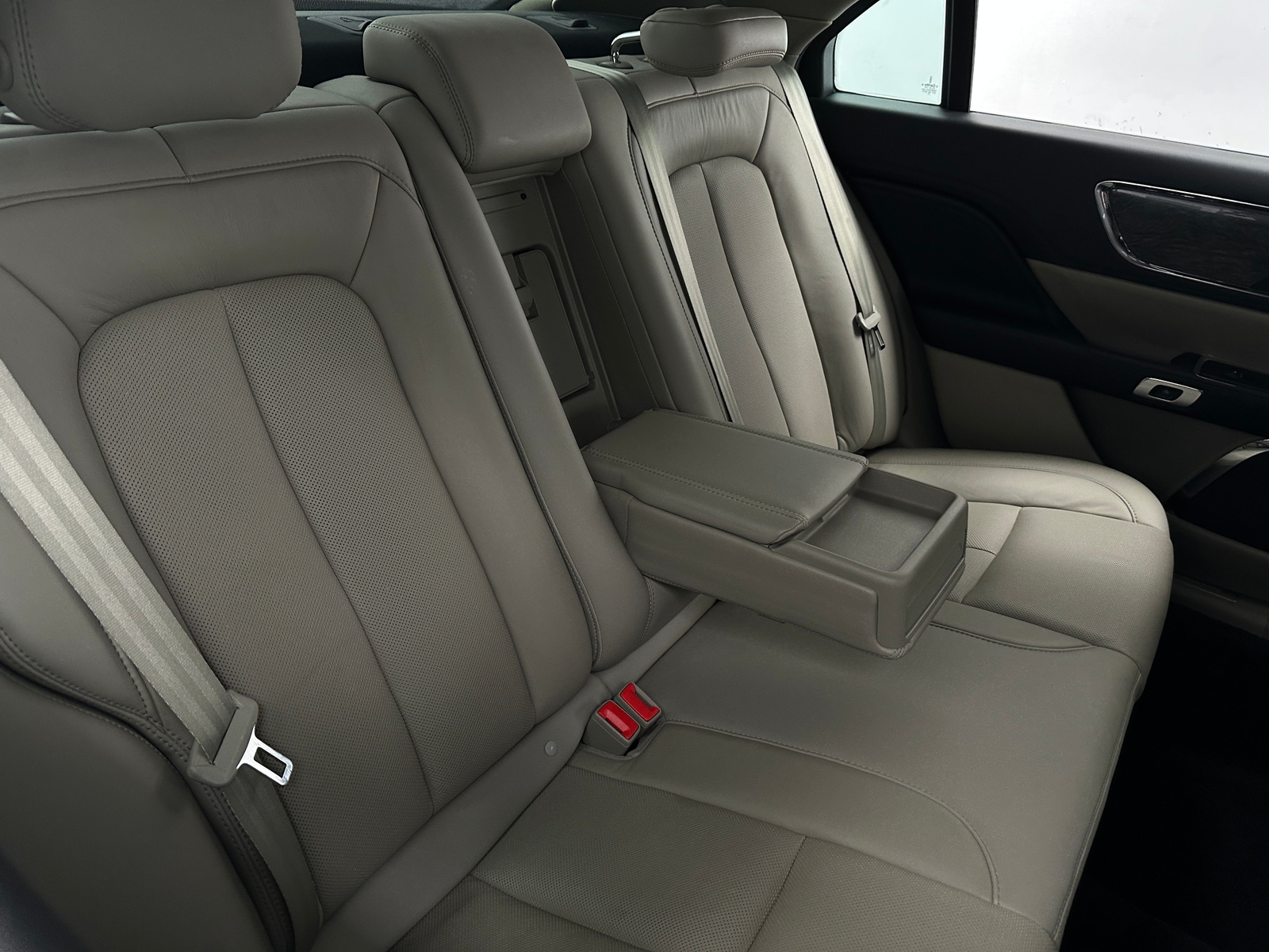 Thumbnail: 2018 Lincoln Continental - 5
