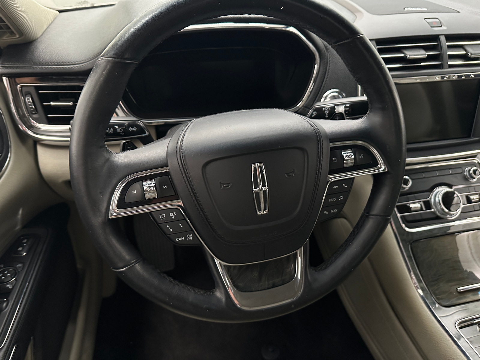 Thumbnail: 2018 Lincoln Continental - 4