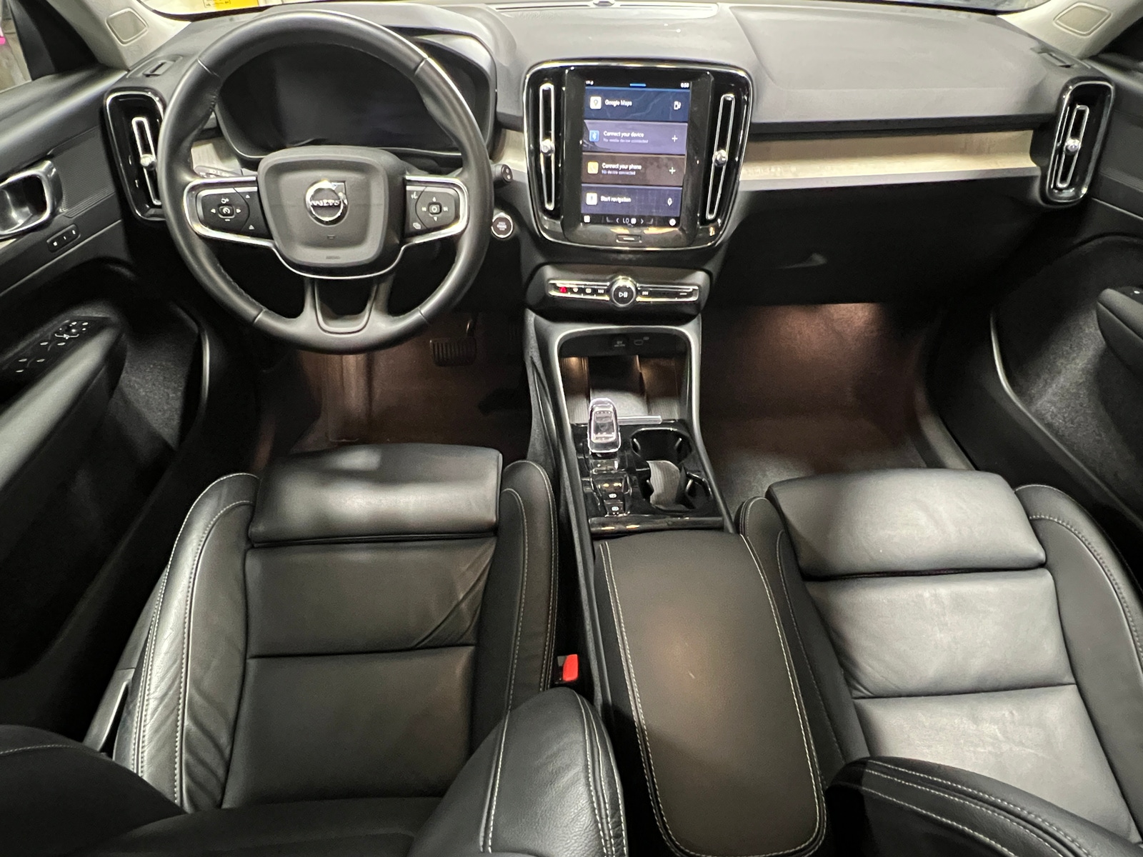 Thumbnail: 2023 Volvo XC40 - 2
