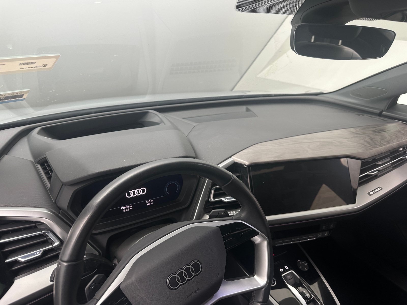 Thumbnail: 2023 Audi Q4 e-tron - 2