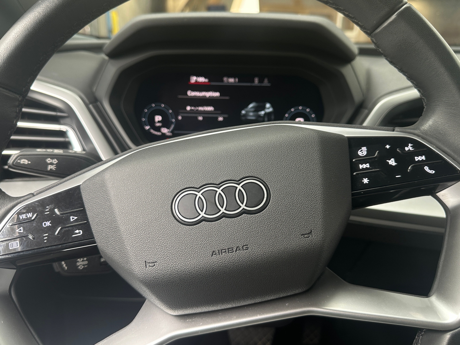 Thumbnail: 2023 Audi Q4 e-tron - 4