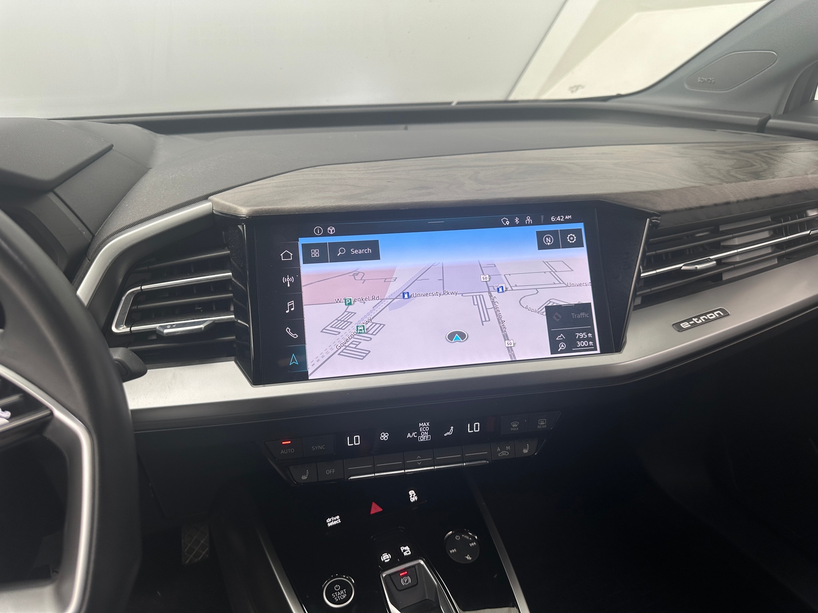 Thumbnail: 2023 Audi Q4 e-tron - 3