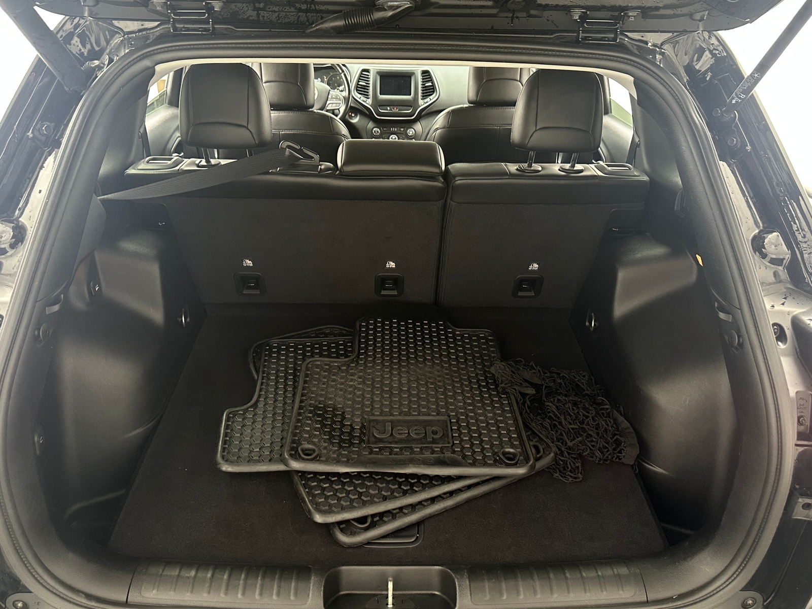 Thumbnail: 2020 Jeep Cherokee - 7