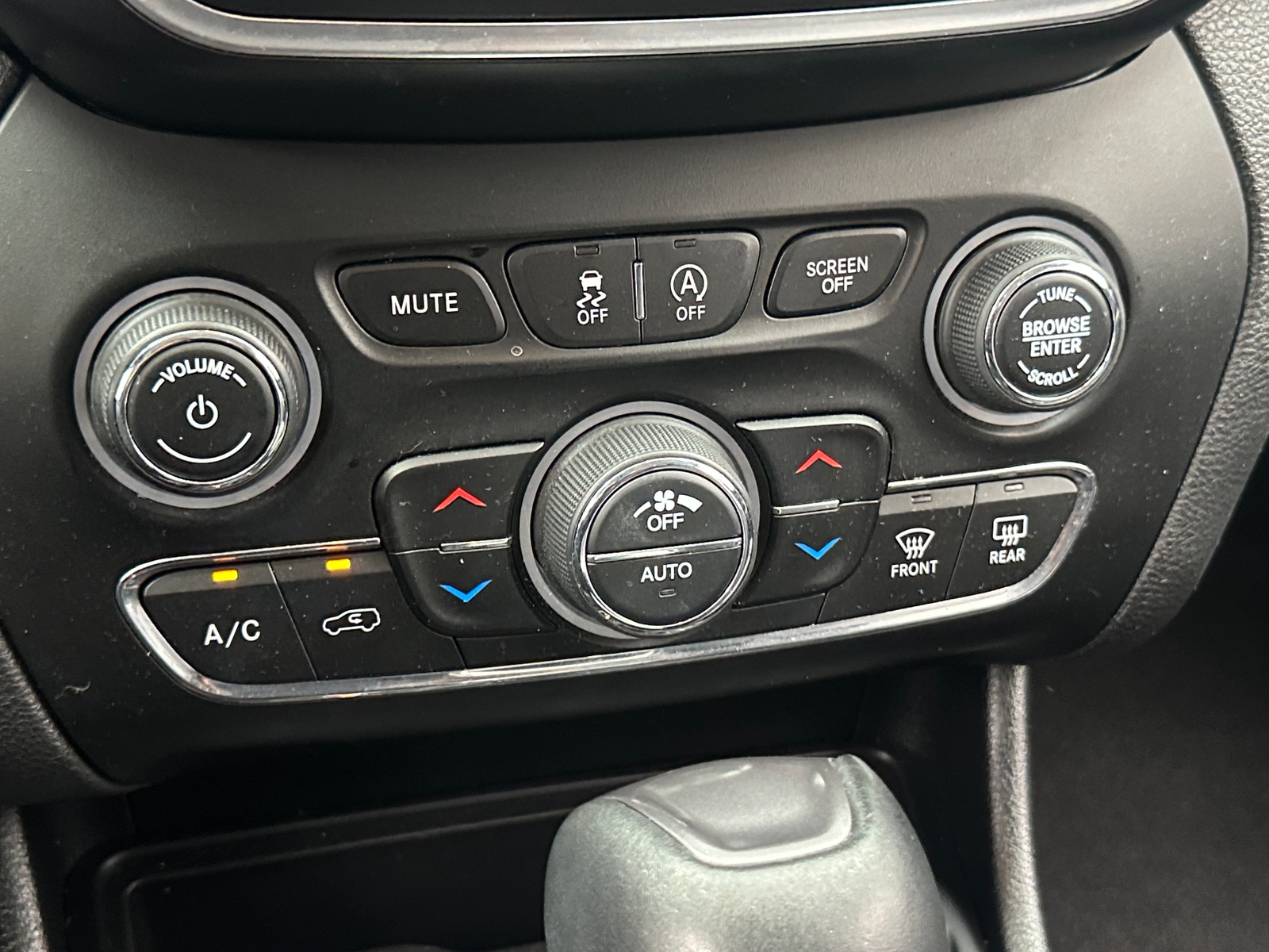 Thumbnail: 2020 Jeep Cherokee - 4