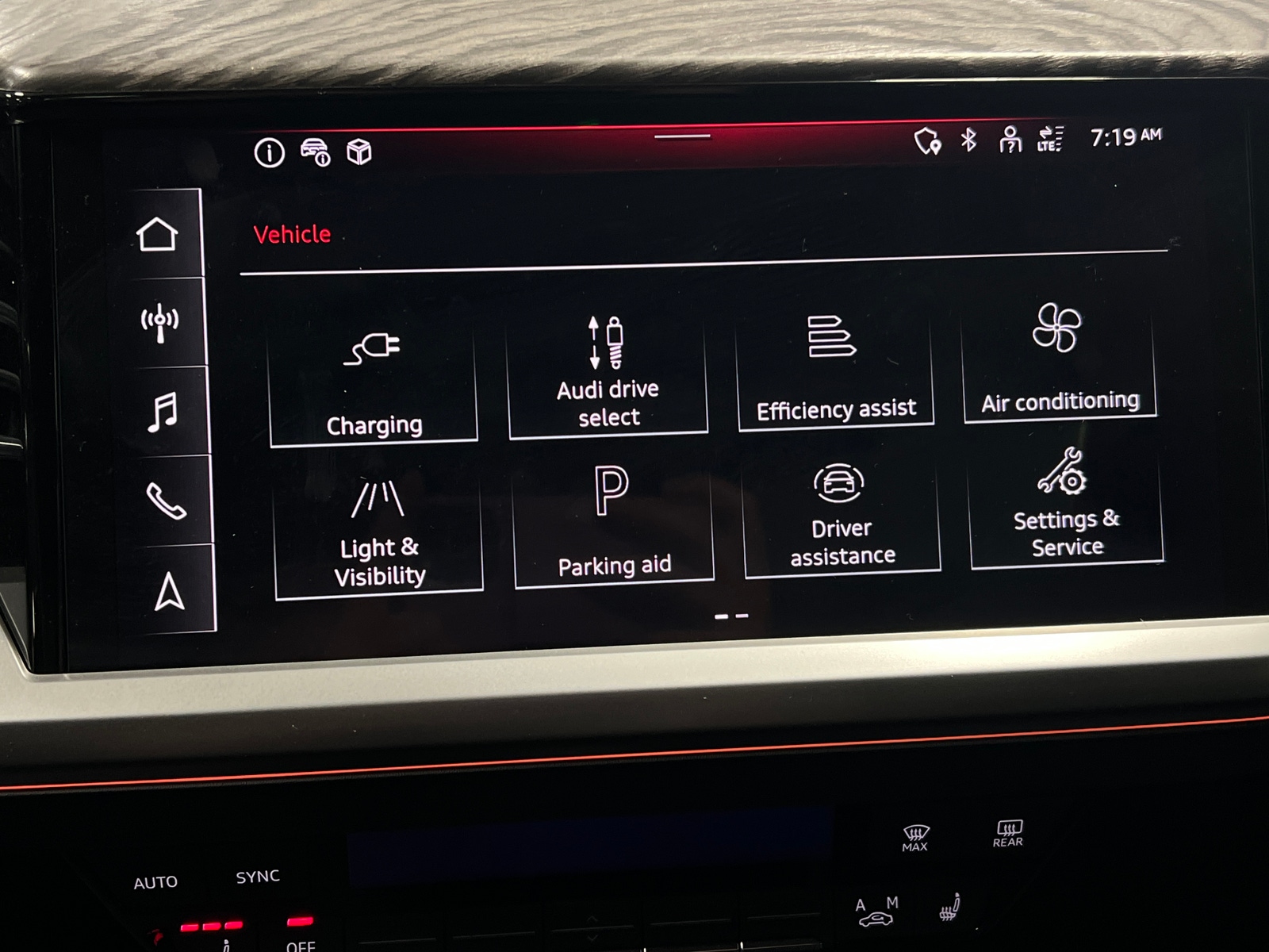 Thumbnail: 2024 Audi Q4 e-tron - 3