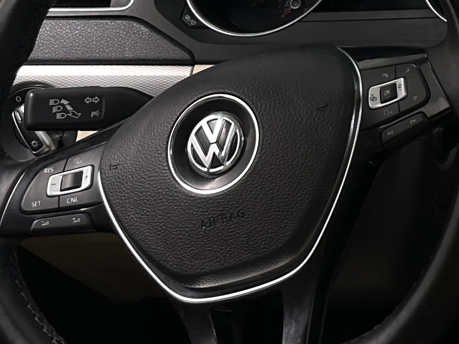 Thumbnail: 2017 Volkswagen Jetta - 4