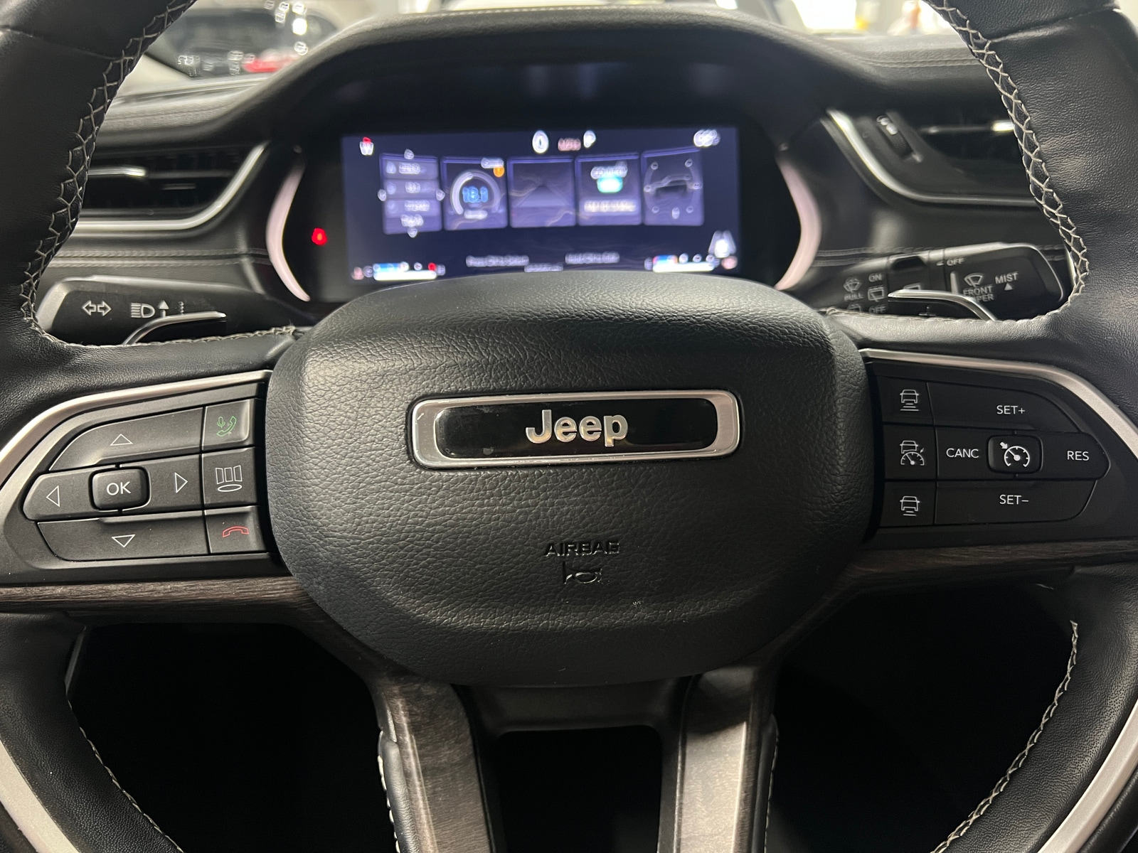 Thumbnail: 2022 Jeep Grand Cherokee L - 4