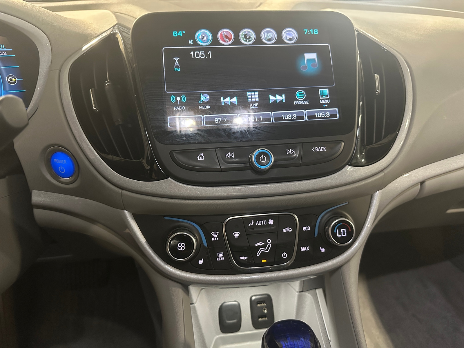 Thumbnail: 2017 Chevrolet Volt - 4