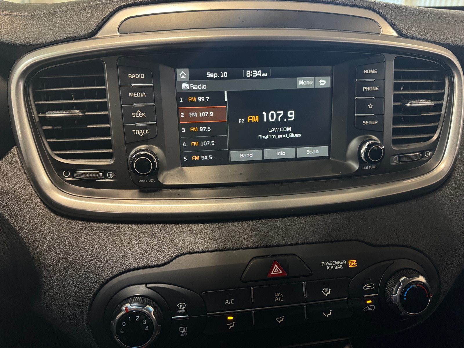 Thumbnail: 2019 Kia Sorento - 4