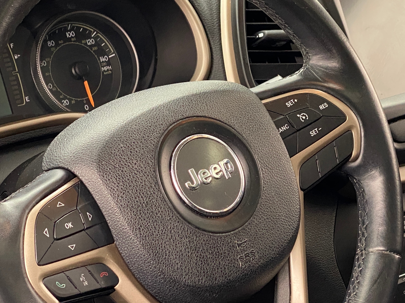 Thumbnail: 2016 Jeep Cherokee - 5