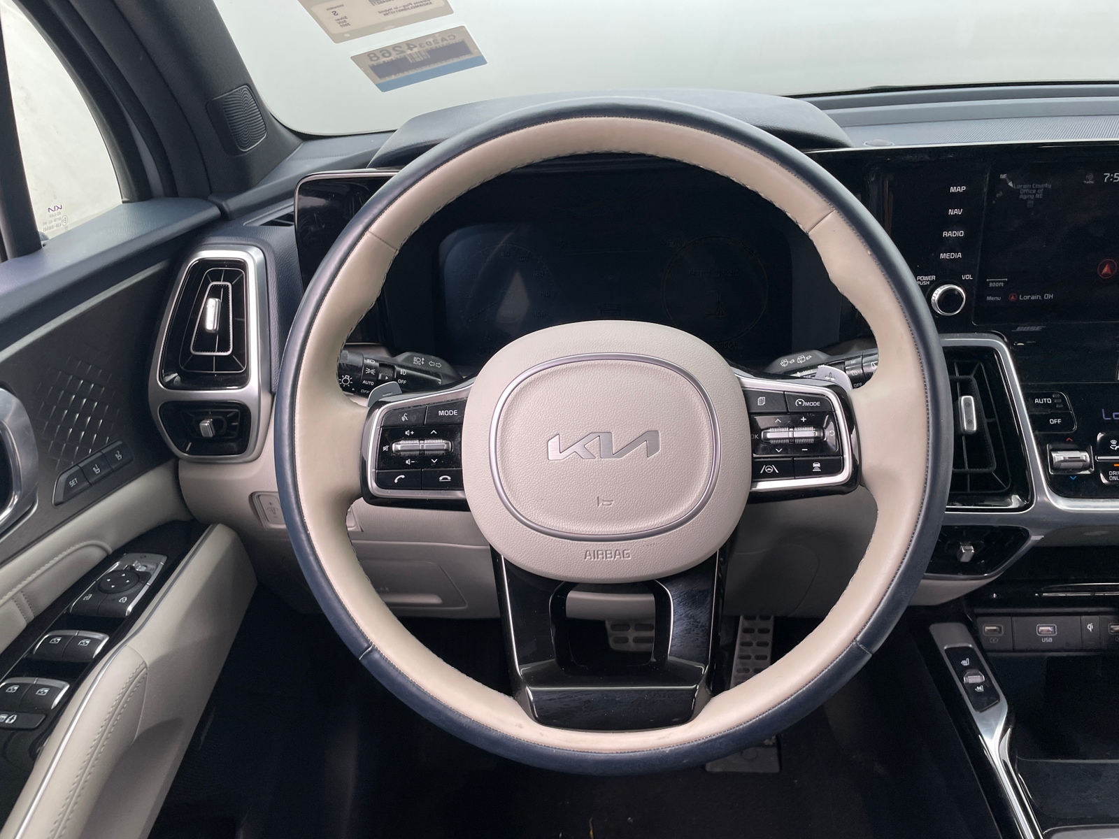 Thumbnail: 2022 Kia Sorento - 4