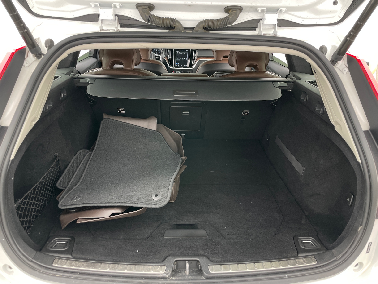 Thumbnail: 2020 Volvo V60 - 7