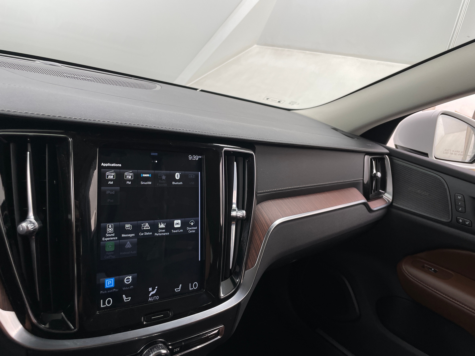 Thumbnail: 2020 Volvo V60 - 4