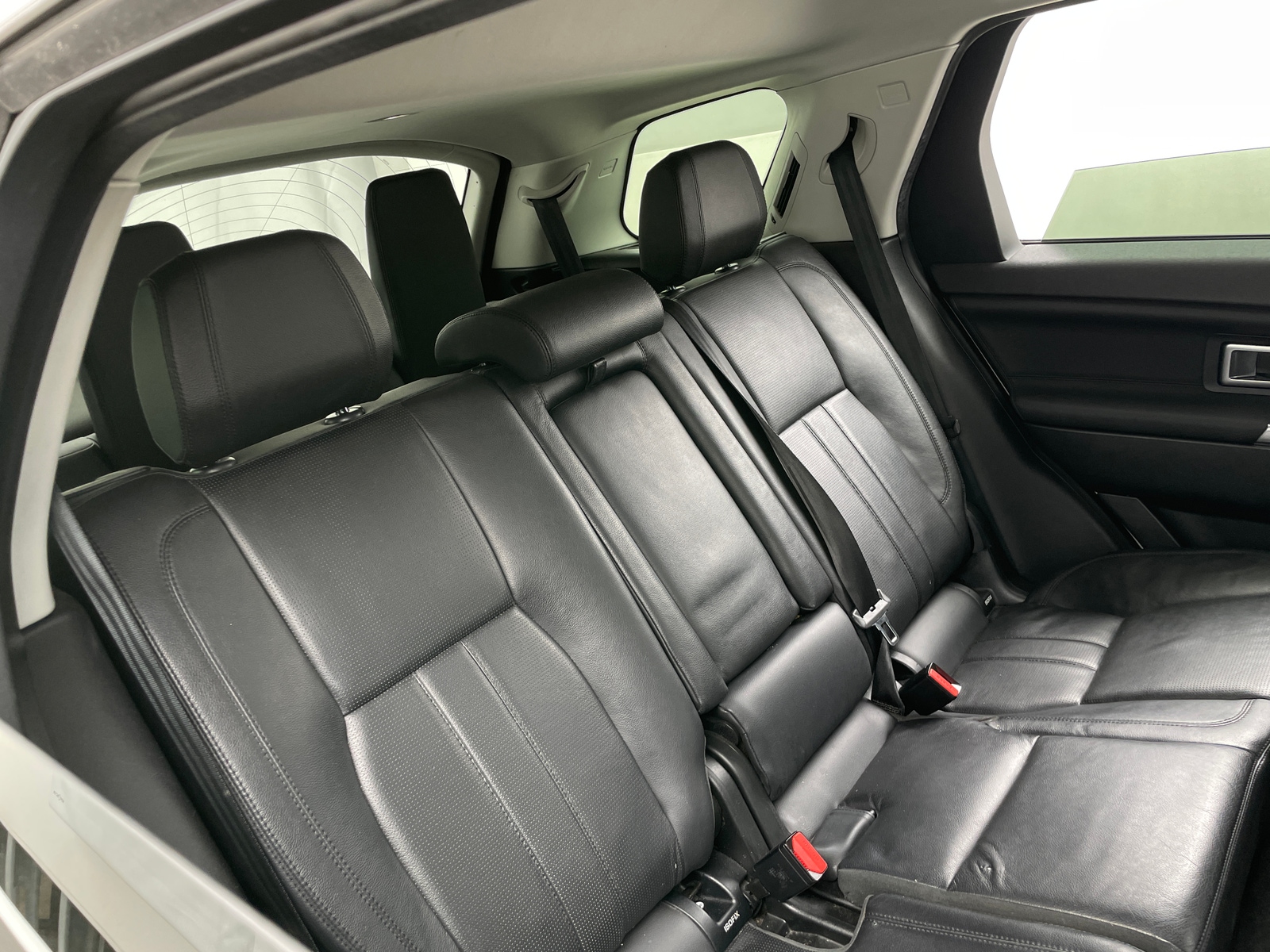 Thumbnail: 2017 Land Rover Discovery Sport - 5
