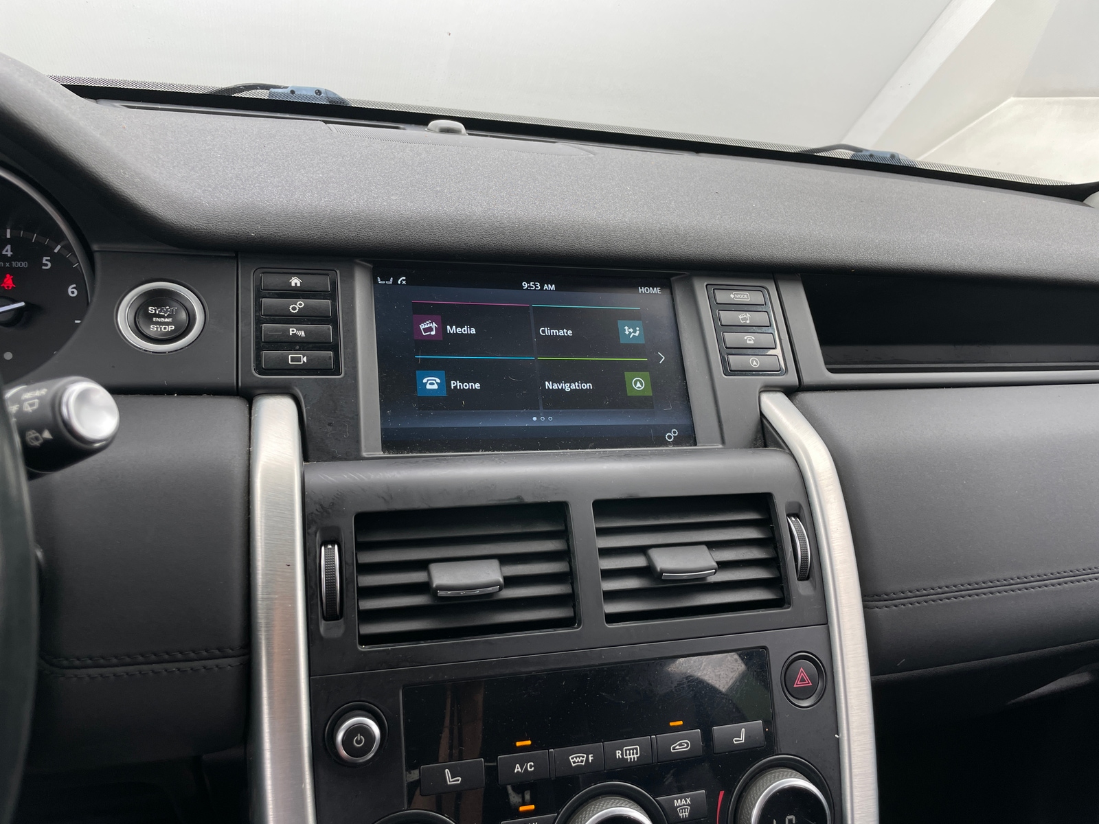 Thumbnail: 2017 Land Rover Discovery Sport - 3