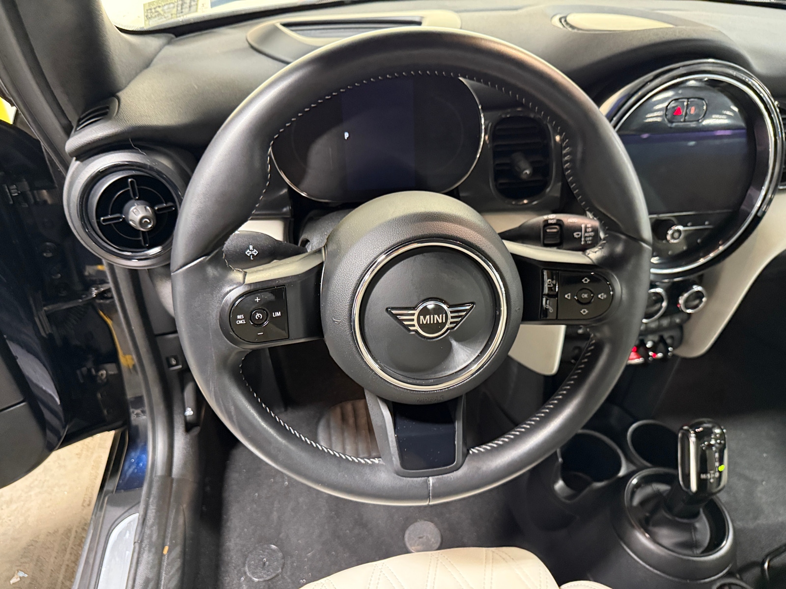 Thumbnail: 2022 MINI Cooper Convertible - 4