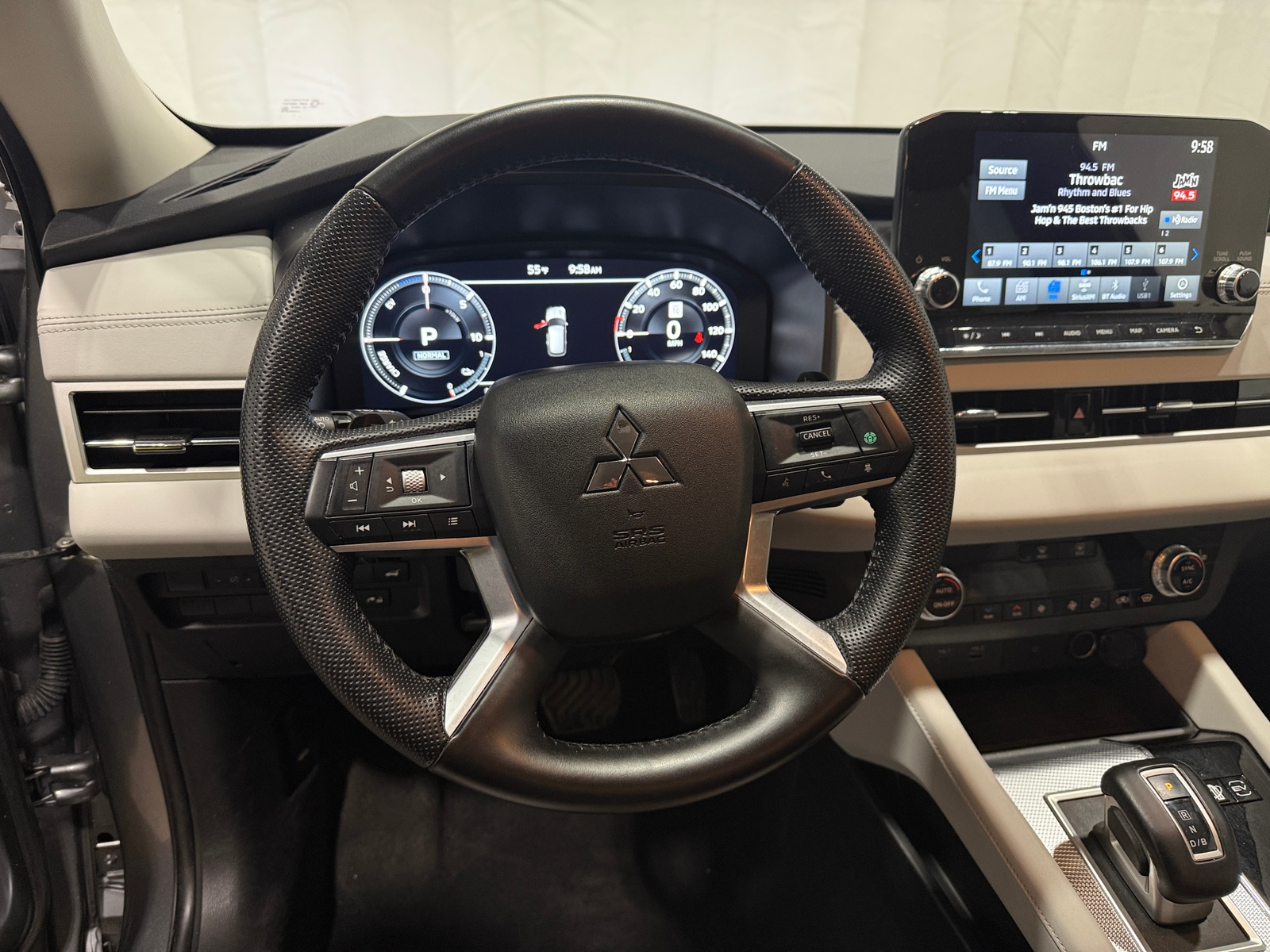 Thumbnail: 2023 Mitsubishi Outlander - 4