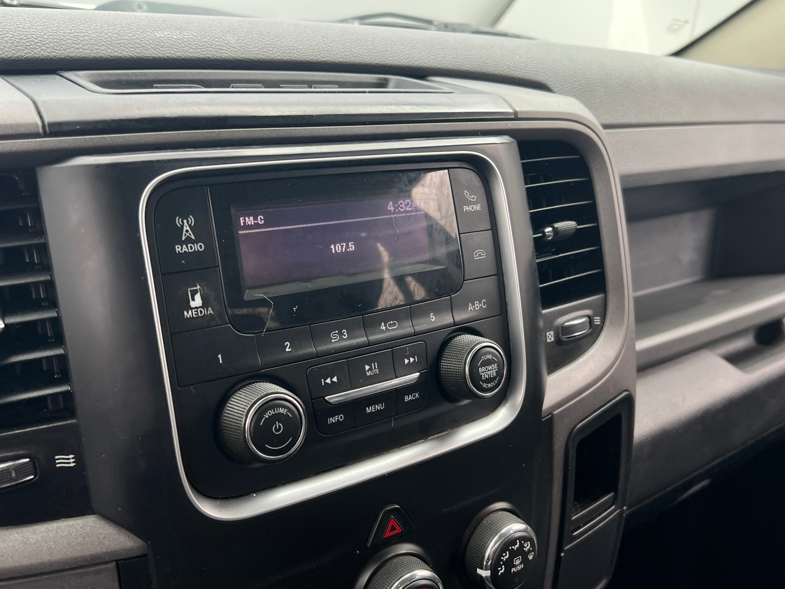 Thumbnail: 2019 RAM 1500 Classic - 3