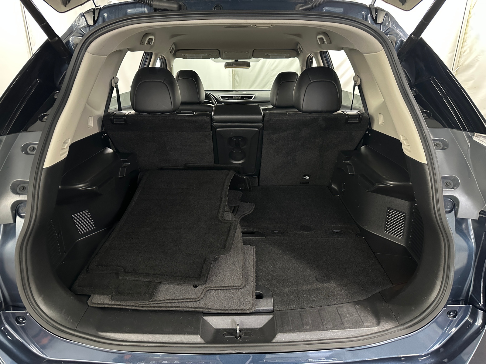 Thumbnail: 2016 Nissan Rogue - 6