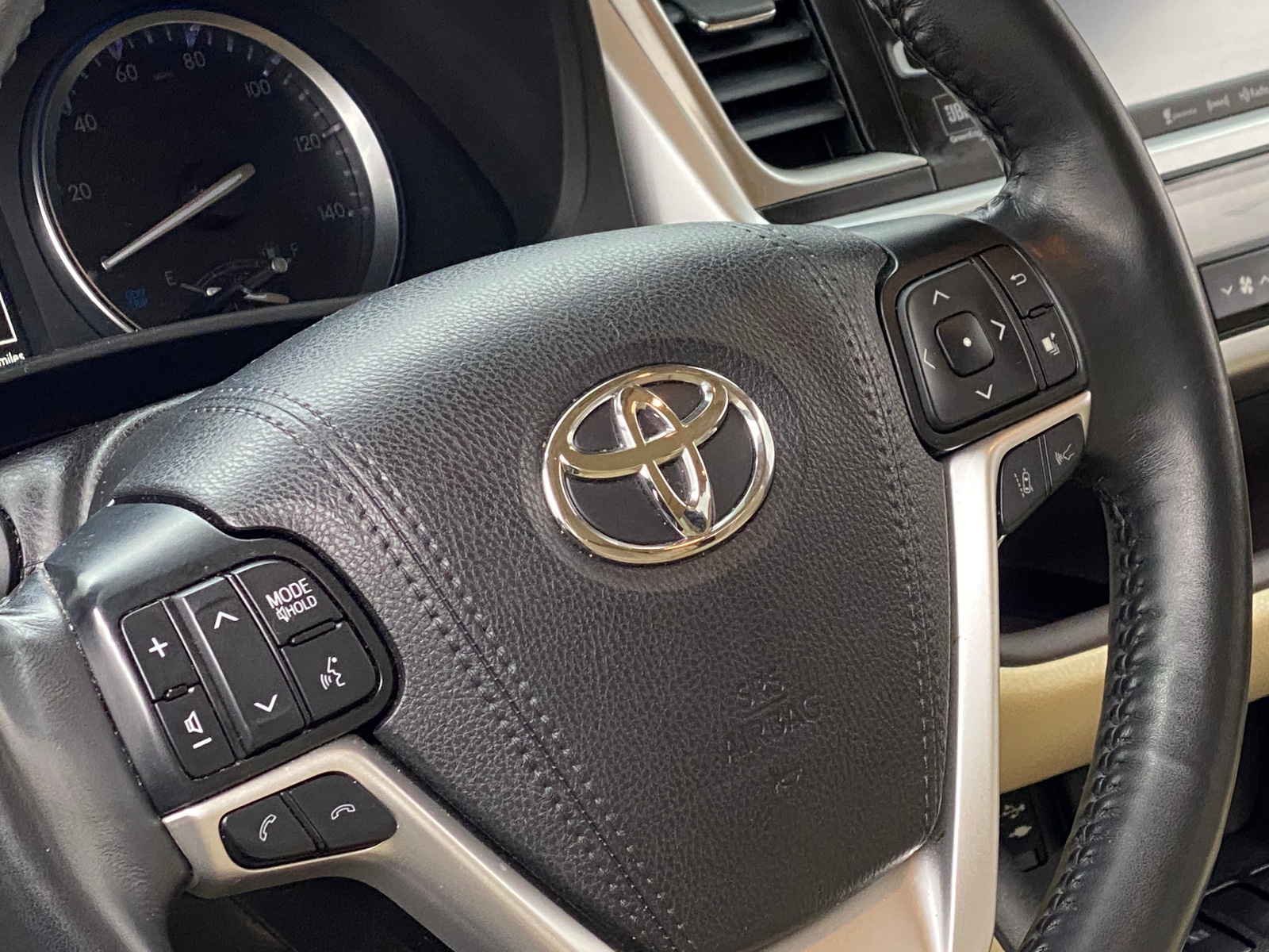 Thumbnail: 2019 Toyota Highlander - 4