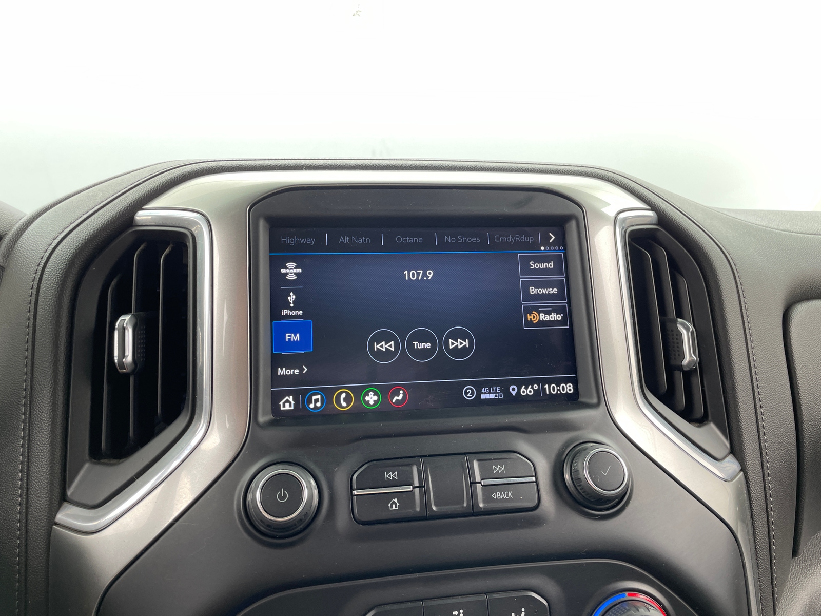 Thumbnail: 2020 Chevrolet Silverado 1500 - 3