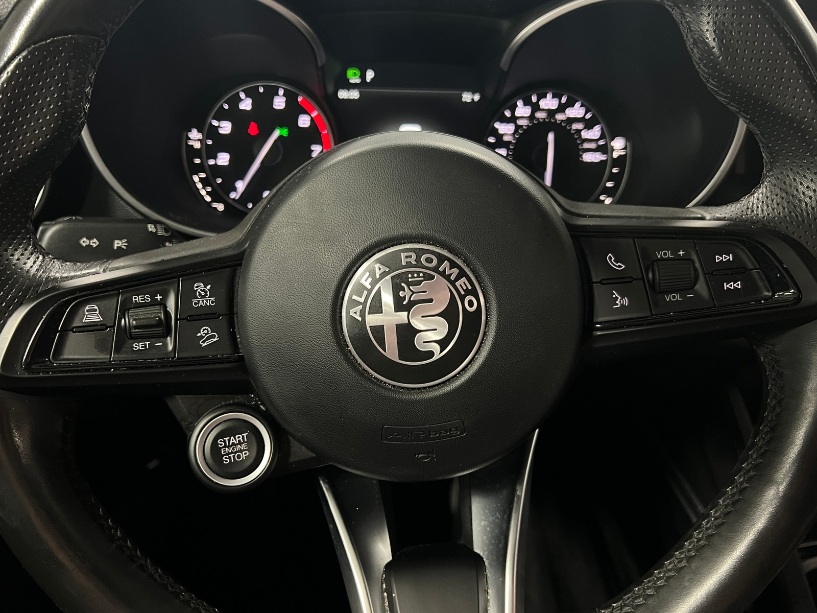 Thumbnail: 2021 Alfa Romeo Stelvio - 4