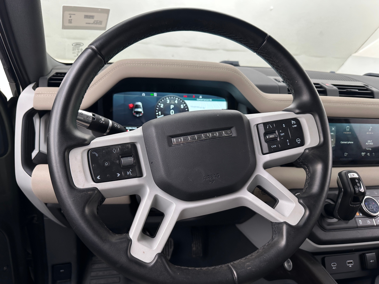 Thumbnail: 2022 Land Rover Defender - 4