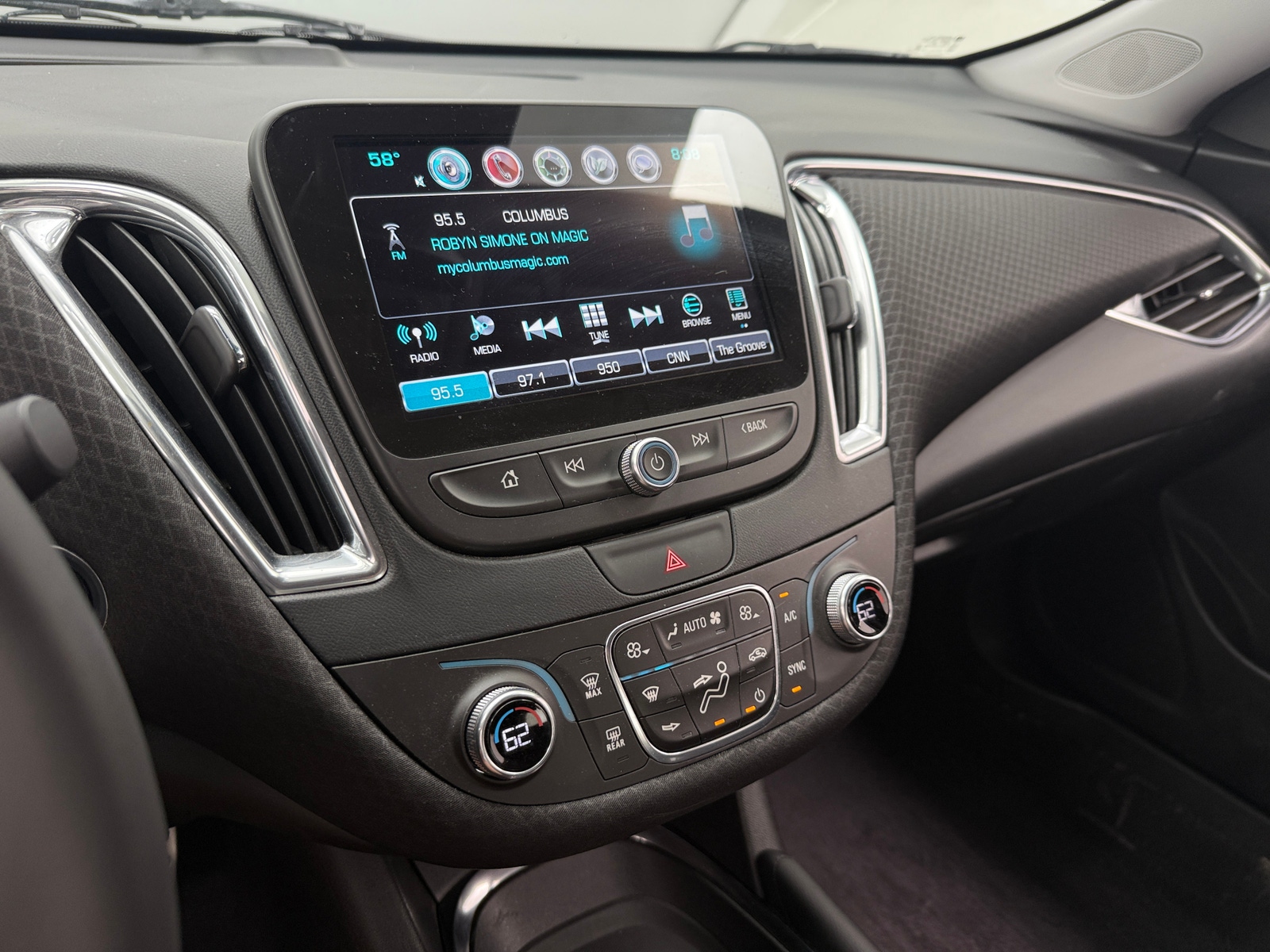 Thumbnail: 2017 Chevrolet Malibu - 4