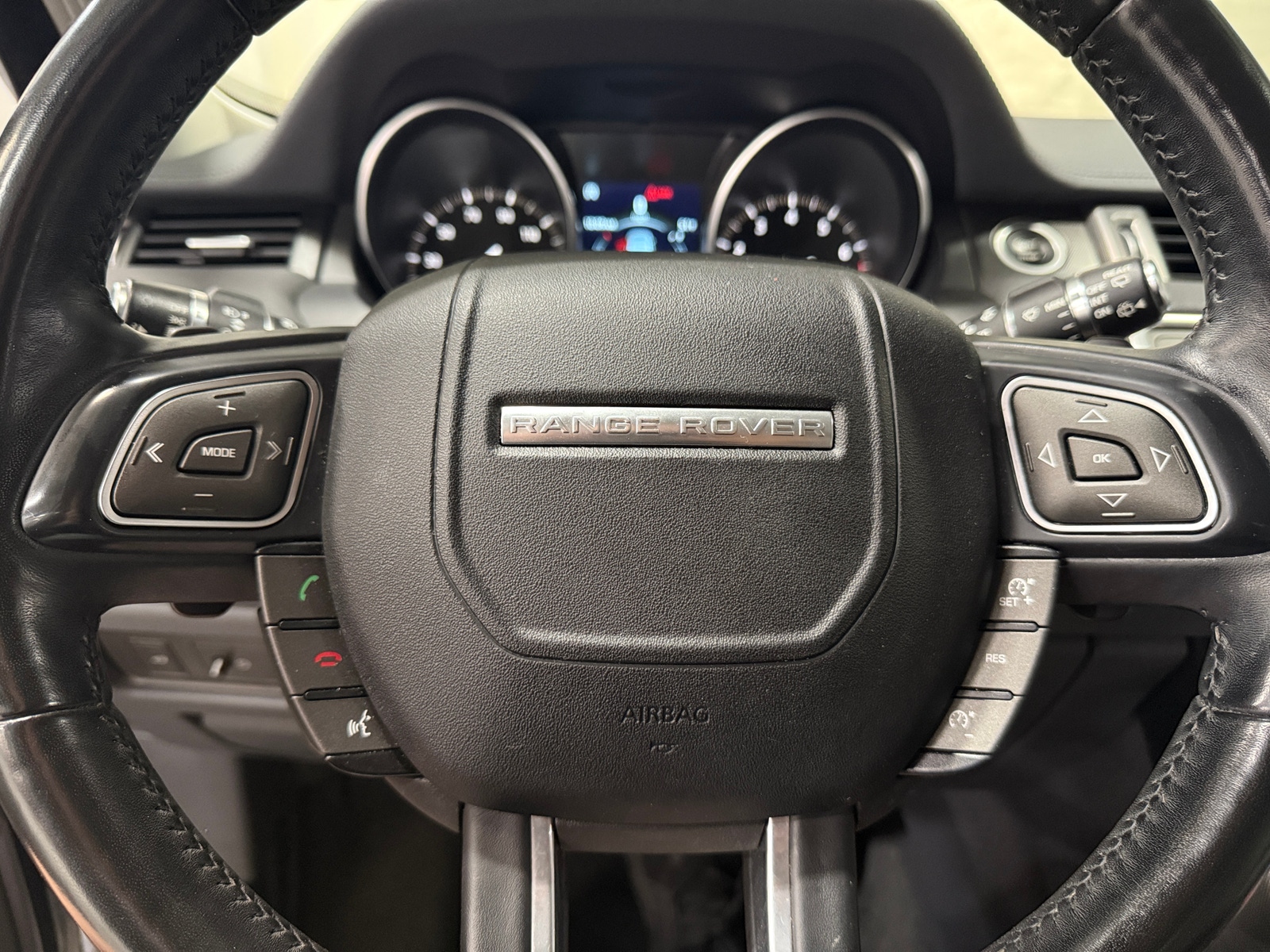 Thumbnail: 2019 Land Rover Range Rover Evoque - 4